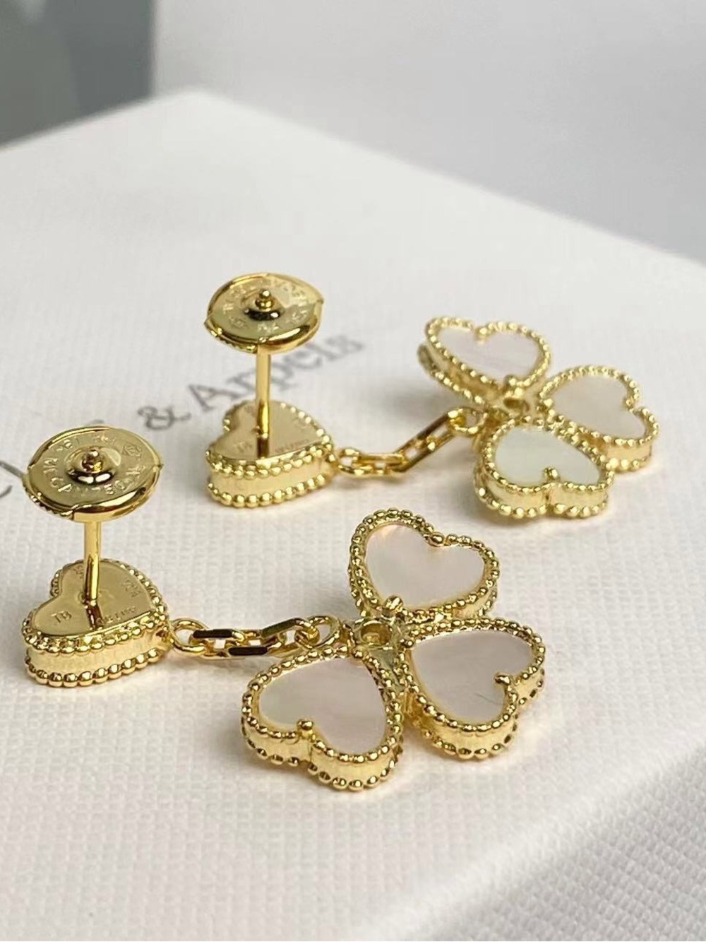 Excellent Used Condition Van Cleef & Arpels Earrings - Picture 4 of 4